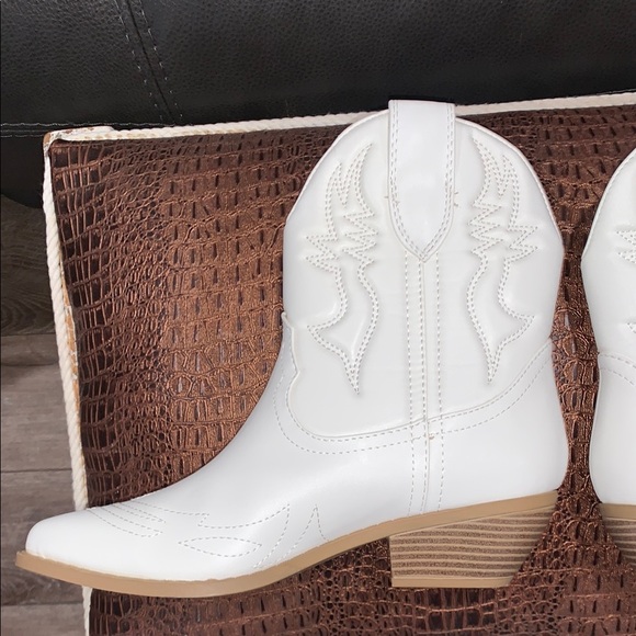 White Sticked Western Ankle Boots Size 8 - Picture 12 of 15